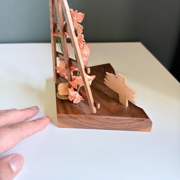 Hummel Goebel Collectors‎ Club Wood Display Stand "The Surprise" NO FIGURINE C1 - Picture 2 of 5